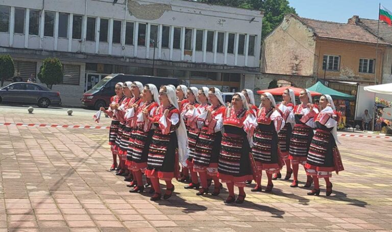 пети  фолклорен фестивал "Фолклориада"